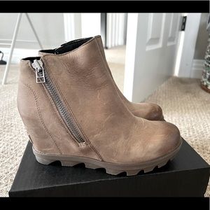 Sorel Joan of Arc Wedge II Zip Bootie size 7